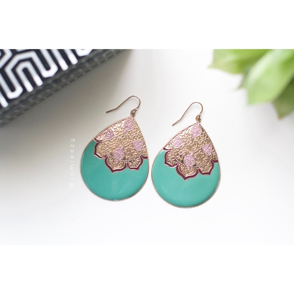 Jewelry - Floral Ornate Raindrop Drop Earrings